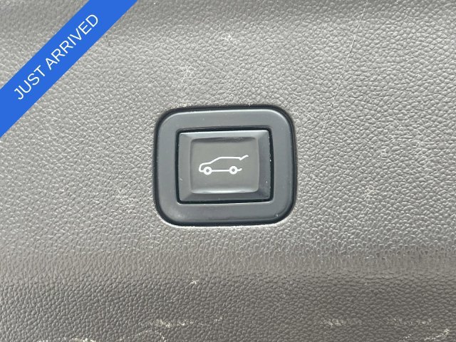 Used 2023 GMC Yukon XL SLT RWD image 13