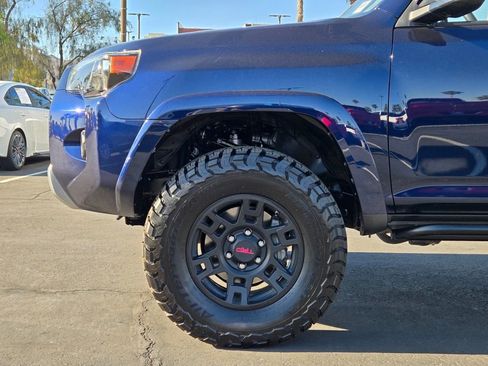 Used 2019 Toyota 4Runner TRD Off-Road Premium AWD/4WD image 9