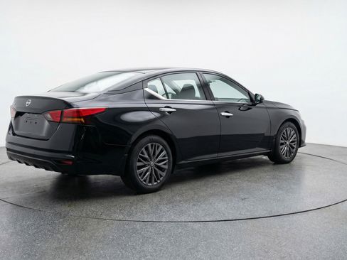 Used 2025 Nissan Altima 2.5 SV image 9