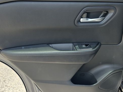 Used 2024 Nissan Rogue SV FWD image 14