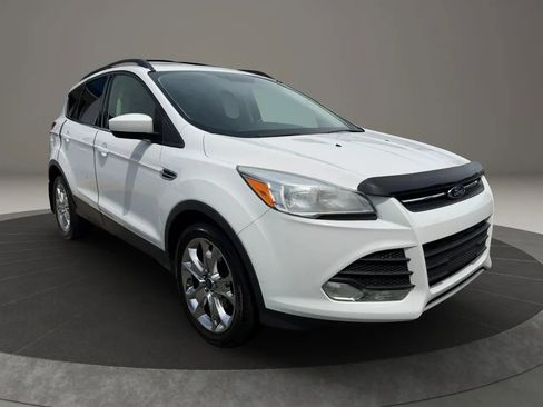 Used 2015 Ford Escape SE w/ Equipment Group 201A FWD image 3
