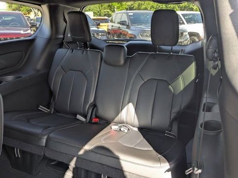 New 2026 Chrysler Pacifica Select image 14