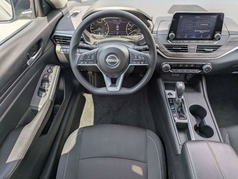 Used 2025 Nissan Altima 2.5 SV FWD image 17