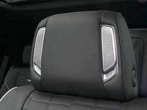 Used 2023 Cadillac Escalade V w/ LPO, ONYX Package image 30