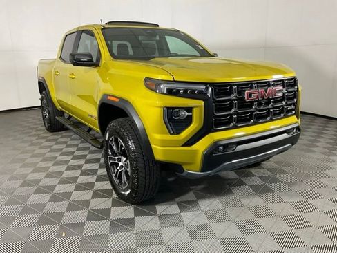 Used 2024 GMC Canyon AT4 w/ AT4 Premium Package AWD/4WD image 3