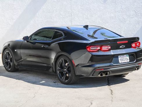 Used 2019 Chevrolet Camaro LT RWD image 4