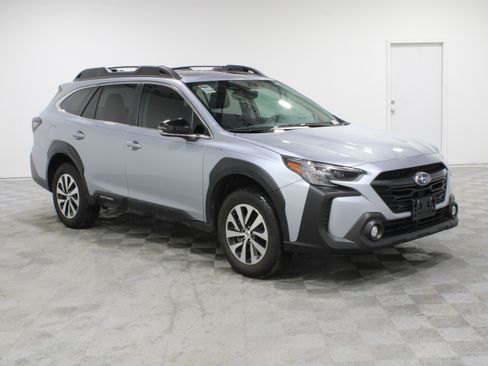 Used 2024 Subaru Outback Premium AWD/4WD image 1