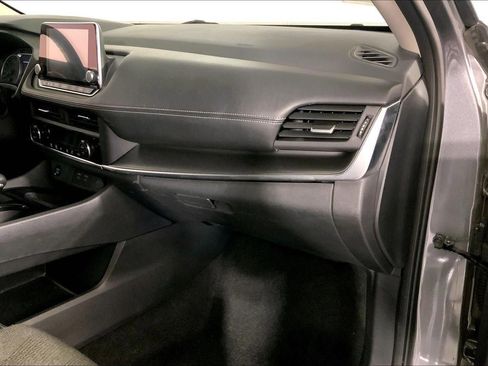 Used 2024 Nissan Rogue SV image 16