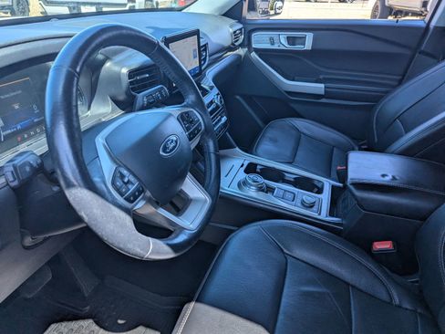 Used 2021 Ford Explorer Limited w/ Equipment Group 301A AWD/4WD image 17
