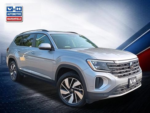 Used 2025 Volkswagen Atlas SE AWD/4WD image 2