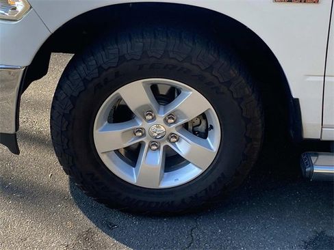 Used 2020 RAM 1500 Classic SLT w/ Luxury Group image 6