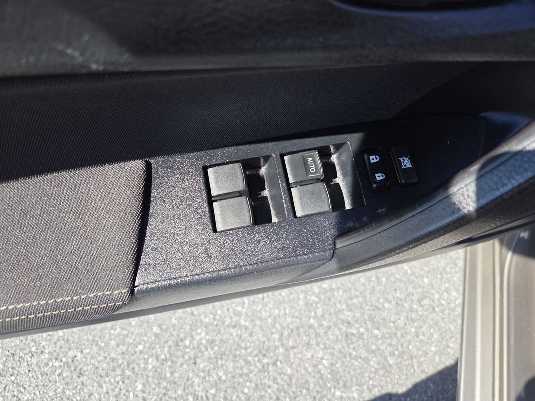 Used 2019 Toyota Corolla LE FWD image 16