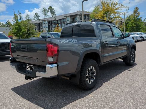 Used 2018 Toyota Tacoma TRD Off-Road AWD/4WD image 6