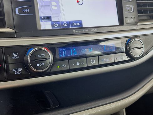 Used 2016 Toyota Highlander XLE AWD/4WD image 24