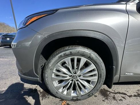New 2026 Toyota Highlander Platinum image 21