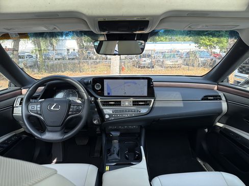 Used 2025 Lexus ES 350 w/ Premium Package FWD image 33