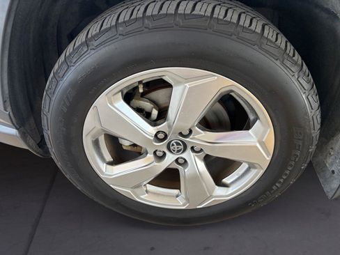 Used 2020 Toyota RAV4 Limited image 14