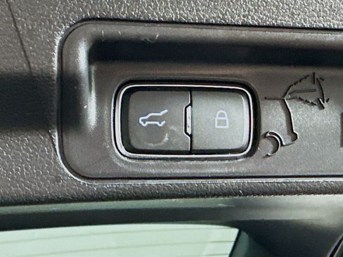 Used 2021 Ford Explorer XLT w/ Equipment Group 202A AWD/4WD image 30