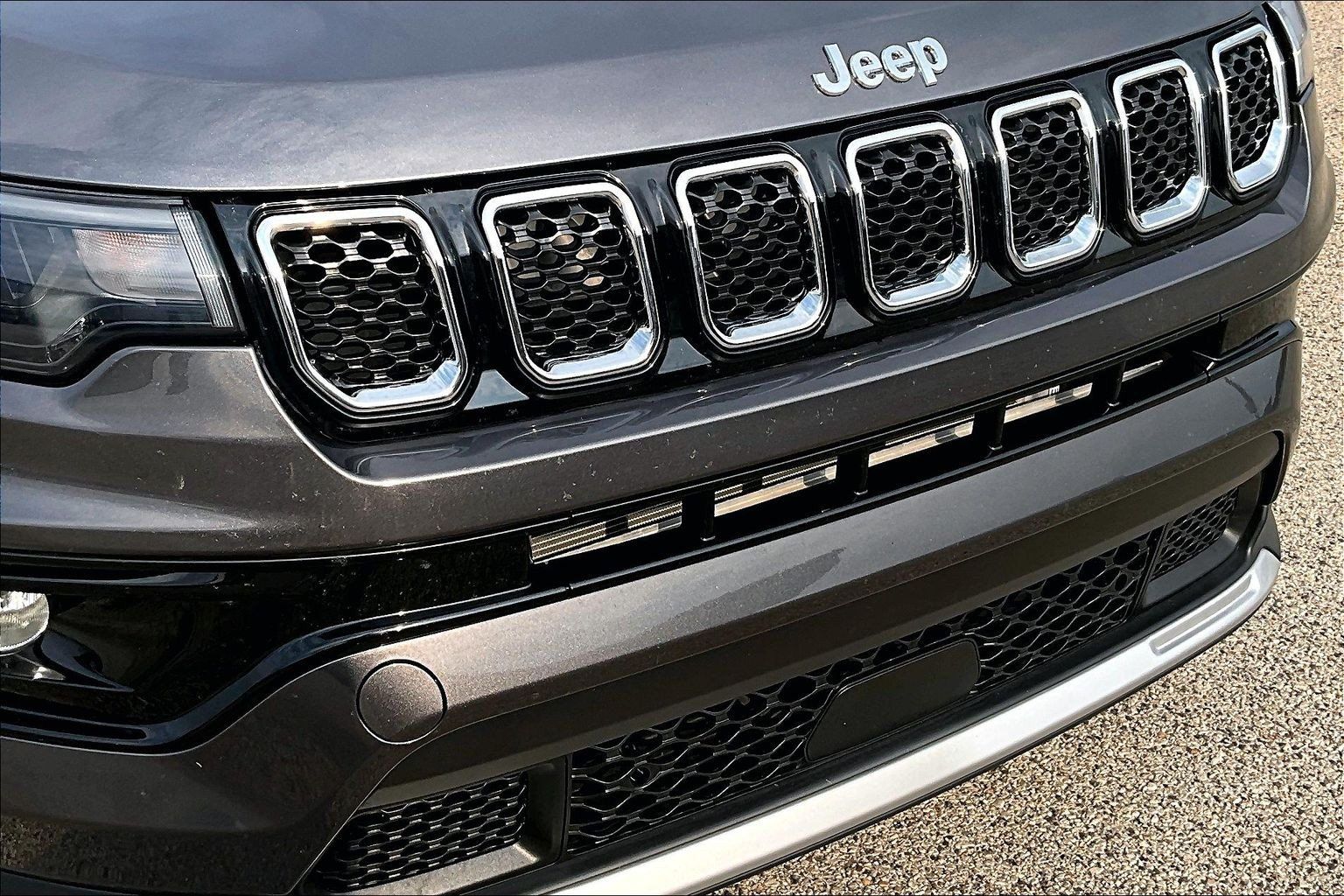 Used 2023 Jeep Compass Limited AWD/4WD image 30