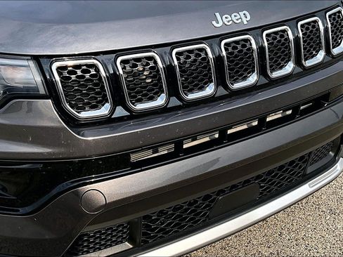 Used 2023 Jeep Compass Limited AWD/4WD image 30