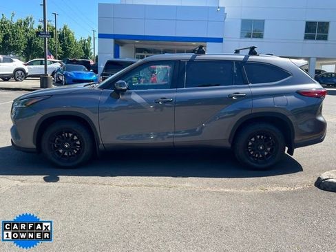 Used 2021 Toyota Highlander XLE AWD/4WD image 4