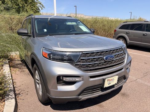 Used 2023 Ford Explorer XLT w/ Equipment Group 202A AWD/4WD image 3