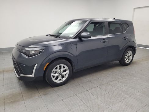 Used 2025 Kia Soul LX w/ LX Technology Package FWD image 2