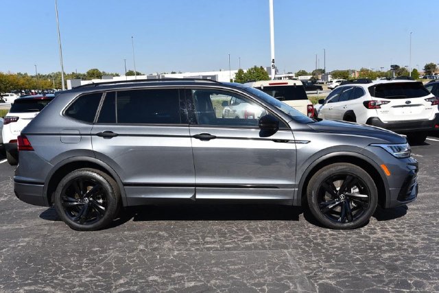 Certified 2023 Volkswagen Tiguan SE R-Line AWD/4WD image 5