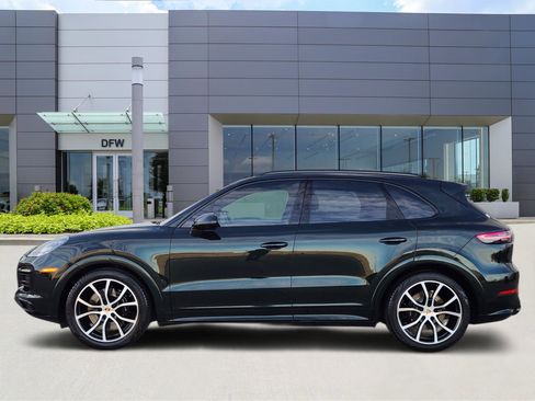 Used 2023 Porsche Cayenne GTS image 3