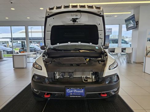 Used 2018 Jeep Cherokee Trailhawk w/ Quick Order Package 27L image 4