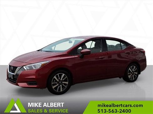 Used 2021 Nissan Versa SV image 3