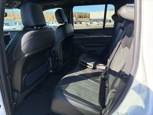New 2026 Jeep Grand Cherokee Altitude image 10