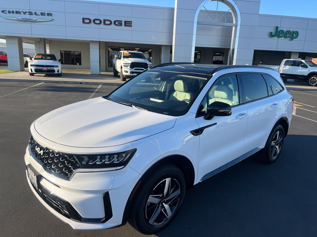 Used 2023 Kia Sorento EX w/ Panoramic Sunroof Package FWD image 3