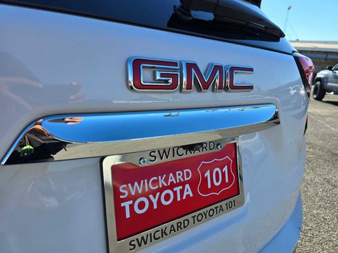 Used 2024 GMC Terrain SLT image 16