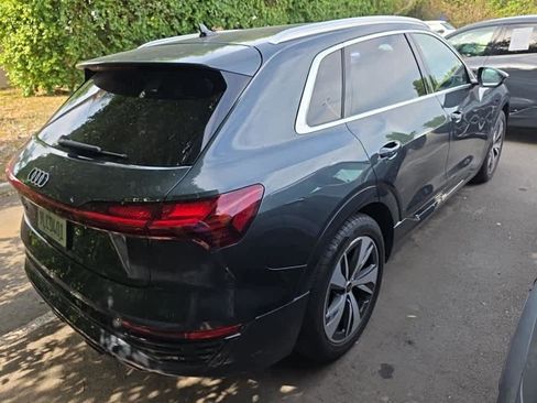 Used 2024 Audi Q8 e-tron Premium Plus image 6