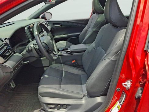 Used 2025 Toyota Camry XSE AWD/4WD image 11