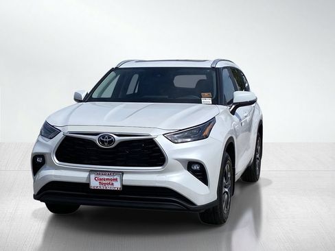 Certified 2026 Toyota Highlander XLE AWD/4WD image 13