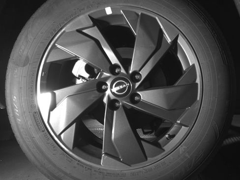 Used 2025 Nissan Rogue SV image 15