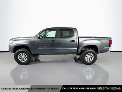 Used 2019 Toyota Tacoma SR5 AWD/4WD image 8
