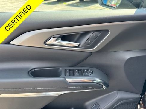 Used 2025 Chevrolet Traverse LT w/ LPO, Floor Liner Package FWD image 9