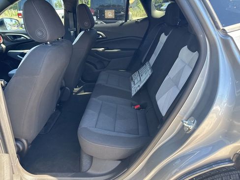 Used 2025 Chevrolet Trax RS FWD image 7