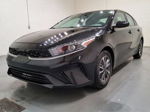 Used 2023 Kia Forte LXS FWD image 4