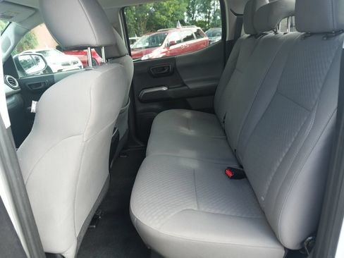 Used 2021 Toyota Tacoma SR5 AWD/4WD image 19