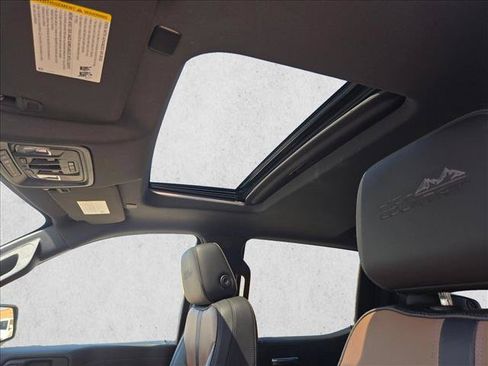 Used 2019 Chevrolet Silverado 1500 High Country w/ High Country Premium Package AWD/4WD image 16