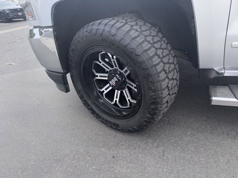 Used 2018 Chevrolet Silverado 1500 LT image 20