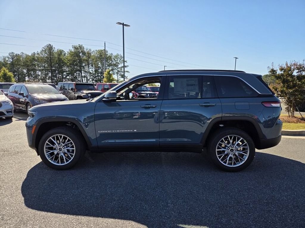 New 2027 Jeep Grand Cherokee Limited RWD image 2