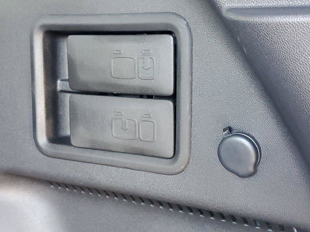 Used 2024 Chevrolet Equinox LT FWD image 30