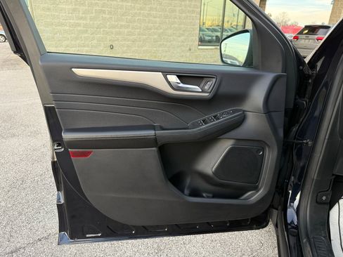 Used 2021 Ford Escape SE image 39