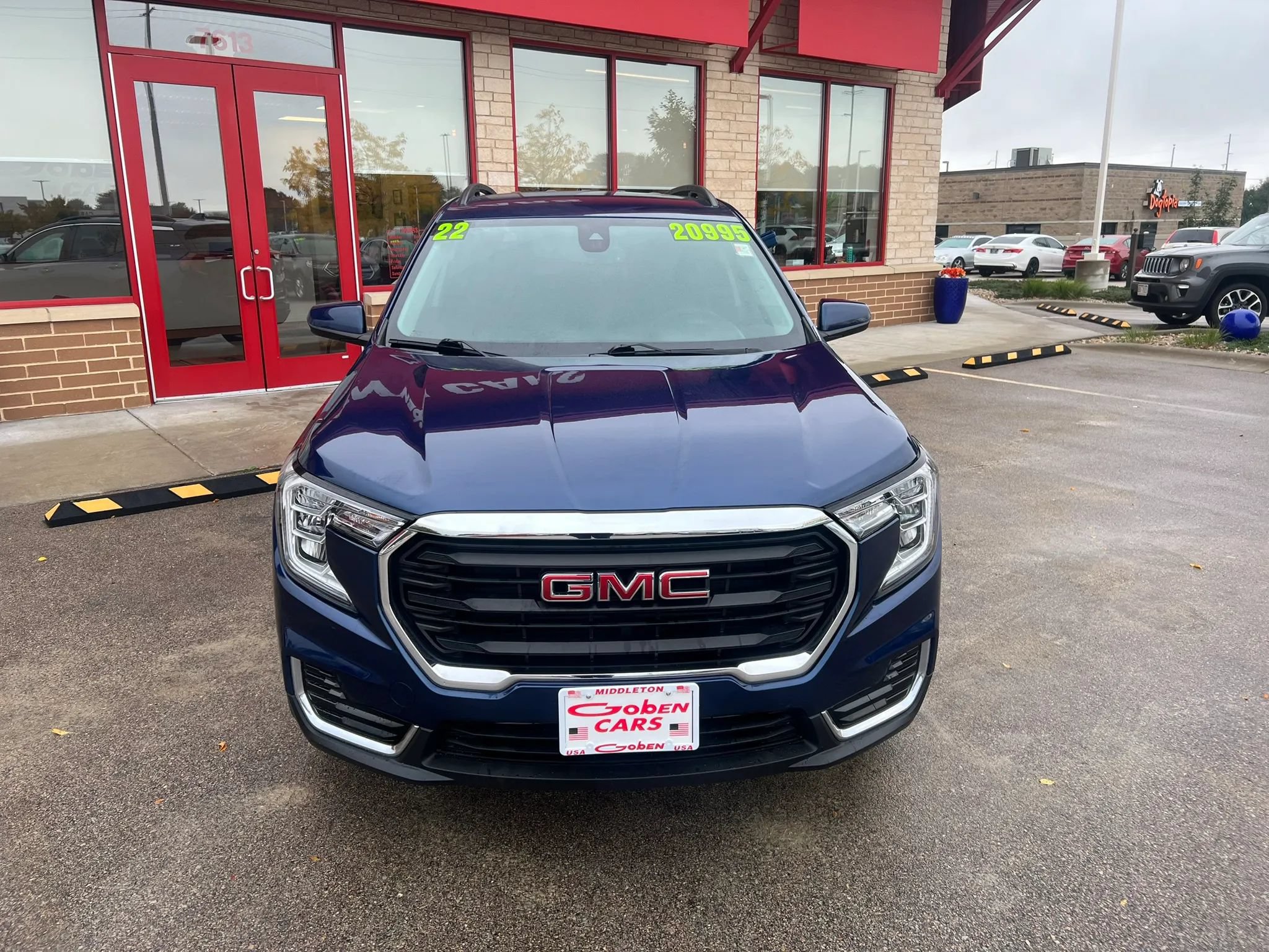 Used 2022 GMC Terrain SLE w/ Driver Convenience Package AWD/4WD image 2
