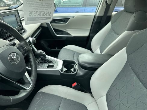 Used 2021 Toyota RAV4 XLE w/ XLE Grade Weather Package AWD/4WD image 9
